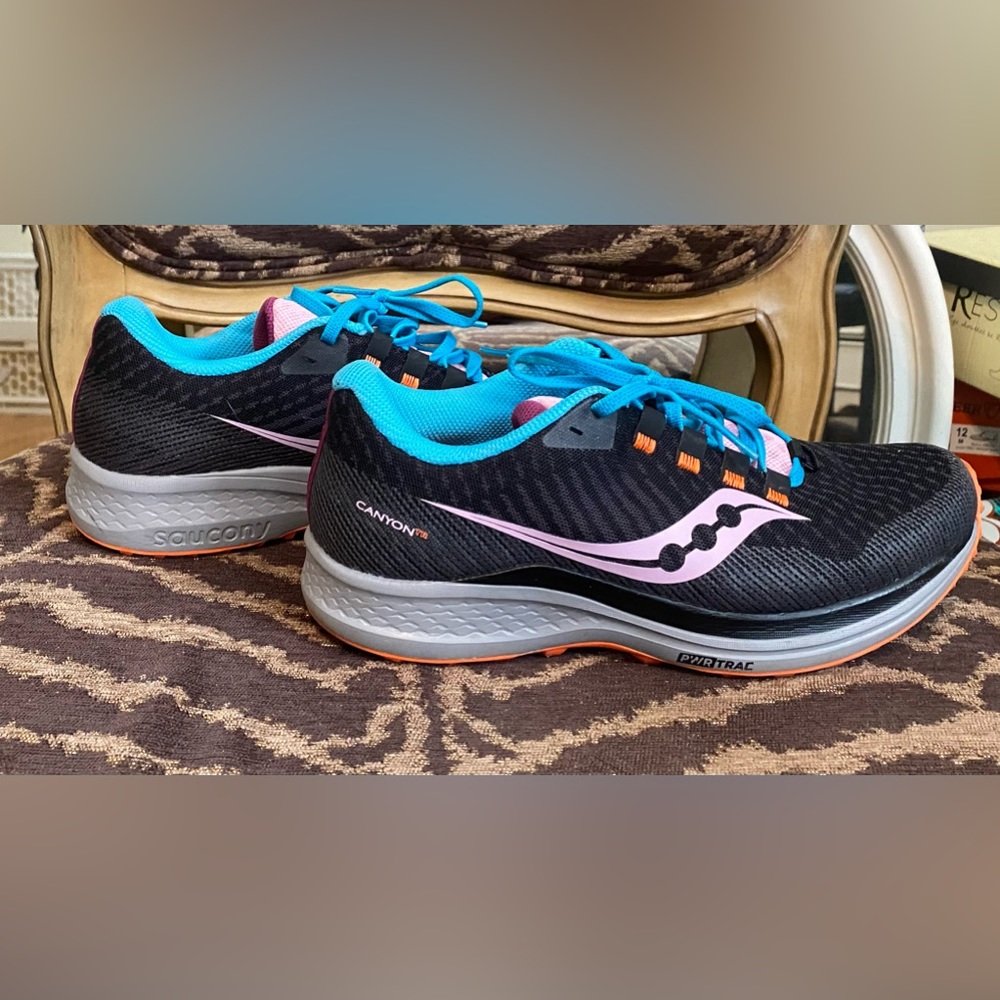 Saucony Canyon Tr S10583-25 Black multi Trainer EUC